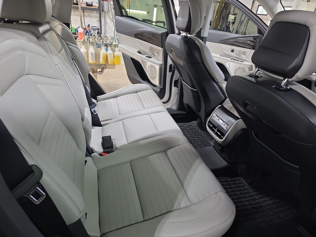Used 2026 Lincoln Nautilus Reserve AWD/4WD image 11