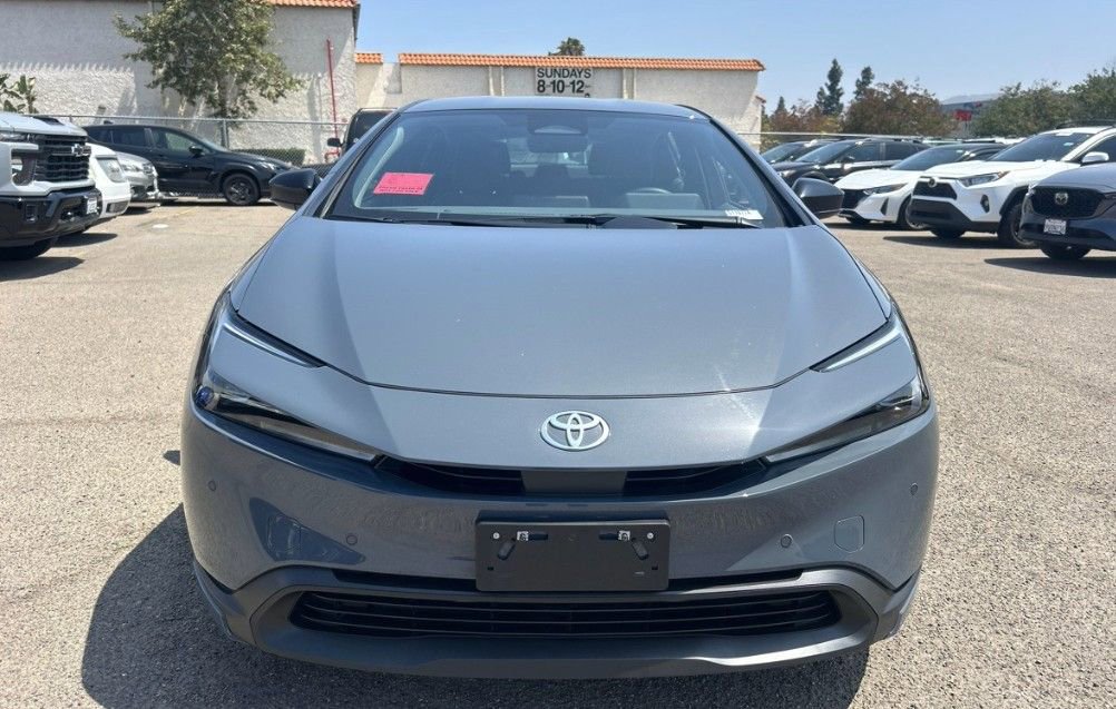 Used 2024 Toyota Prius LE FWD image 2