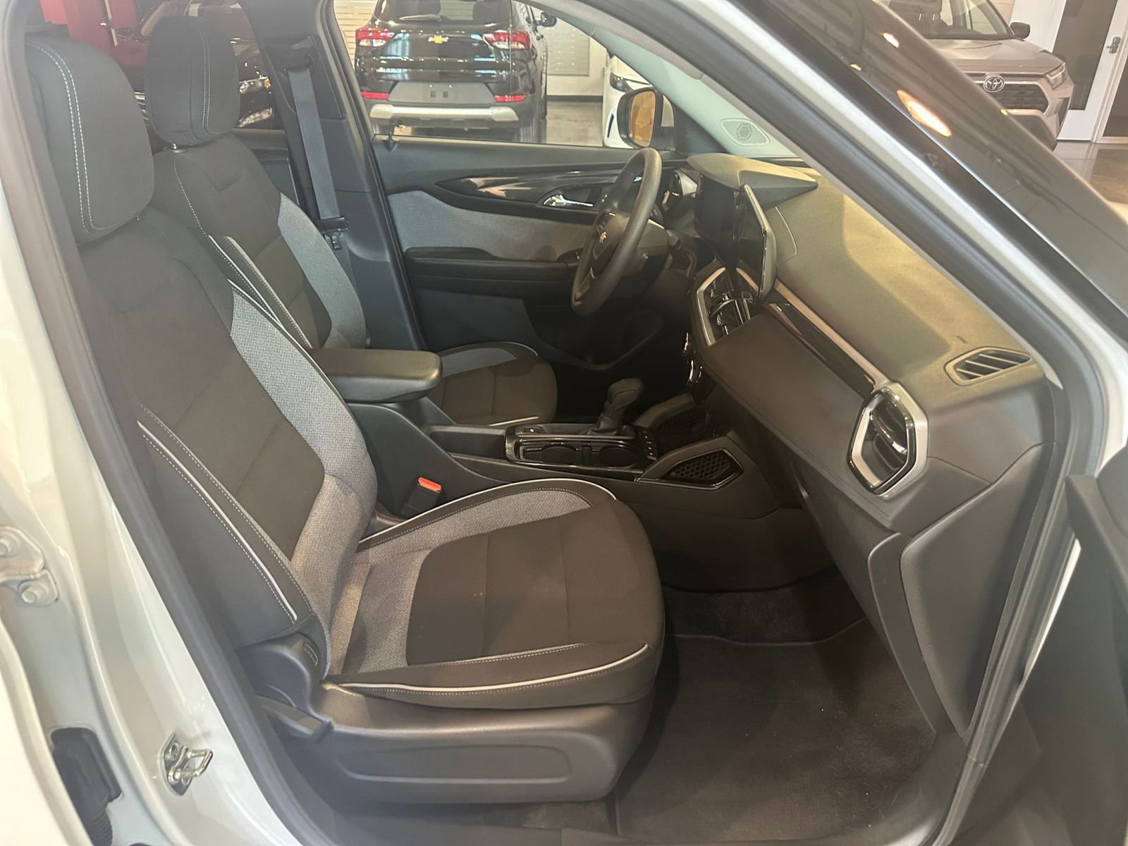 Used 2025 Chevrolet TrailBlazer LT image 36