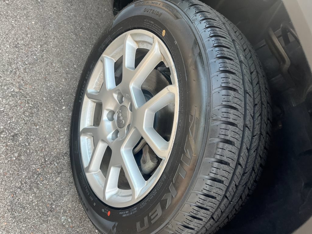Used 2019 Jeep Renegade Latitude w/ Cold Weather Group AWD/4WD image 37