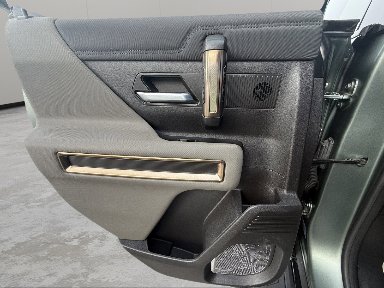 Used 2024 GMC Hummer EV 3X w/ LPO, Cargo Utility Package image 34