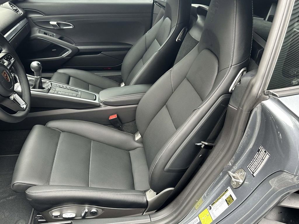 Used 2025 Porsche 718 Cayman RWD image 12