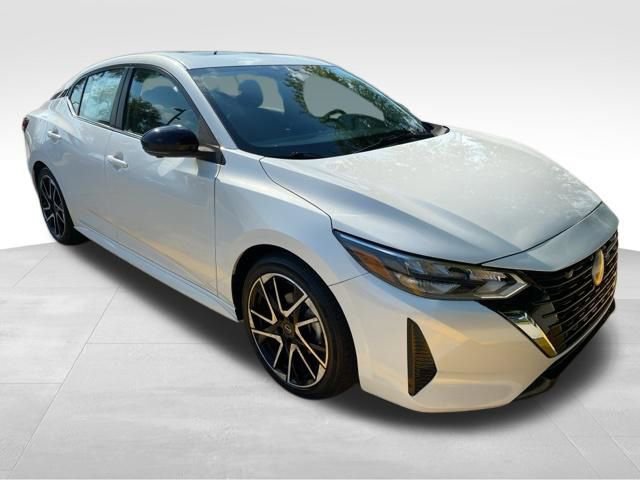 Used 2025 Nissan Sentra SR w/ SR Premium Package image 4