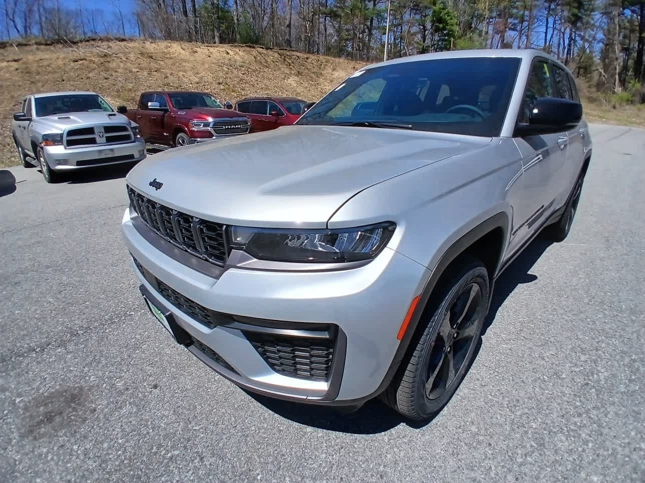 New 2026 Jeep Grand Cherokee Limited w/ Limited Altitude Package AWD/4WD image 7