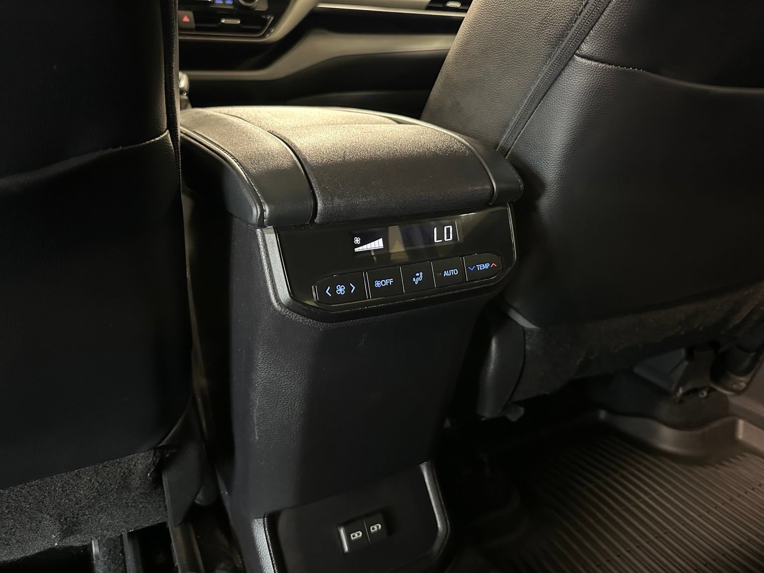 Used 2022 Toyota Highlander XLE FWD image 40