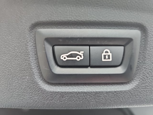 Used 2022 BMW i4 eDrive40 w/ Premium Package RWD image 13