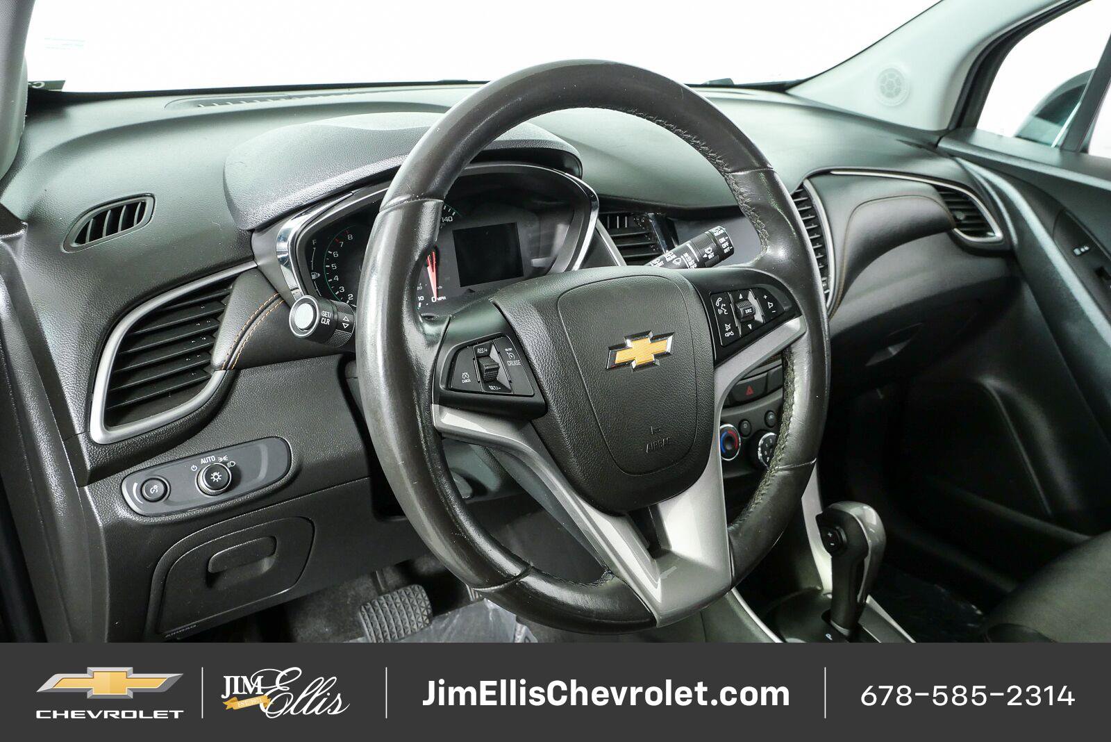 Certified 2020 Chevrolet Trax LT w/ LT Convenience Package AWD/4WD image 4