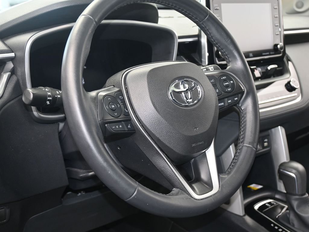 Used 2022 Toyota Corolla Cross XLE image 16