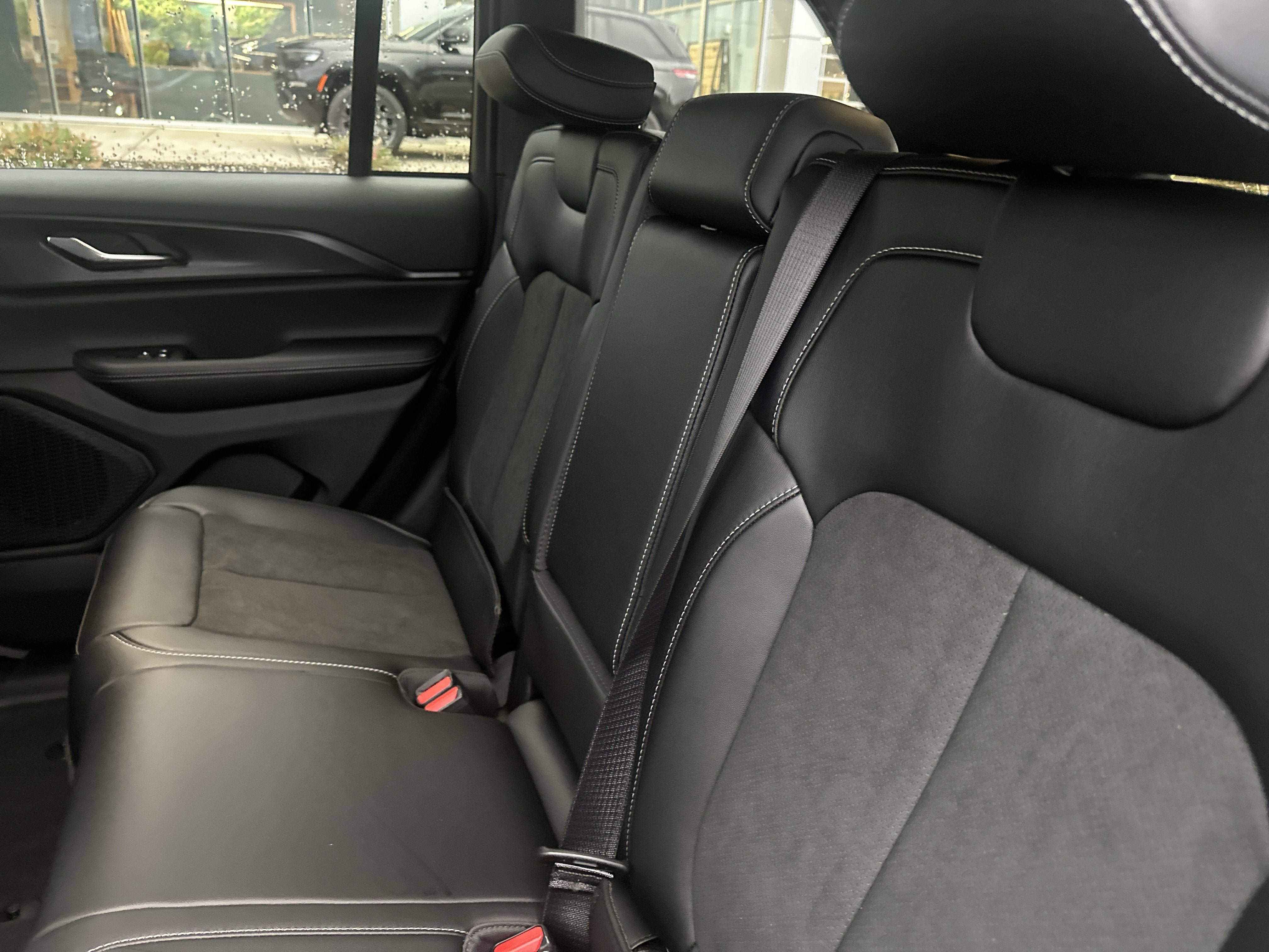 New 2025 Jeep Grand Cherokee Altitude AWD/4WD image 19