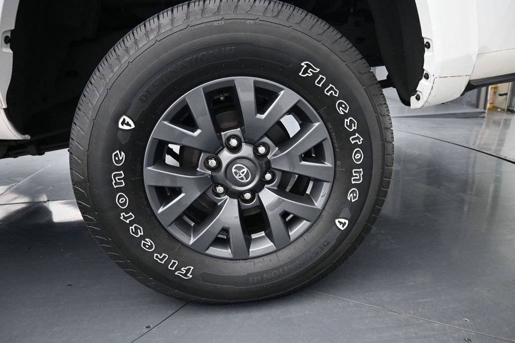 Used 2023 Toyota Tacoma SR5 w/ Technology Package AWD/4WD image 15