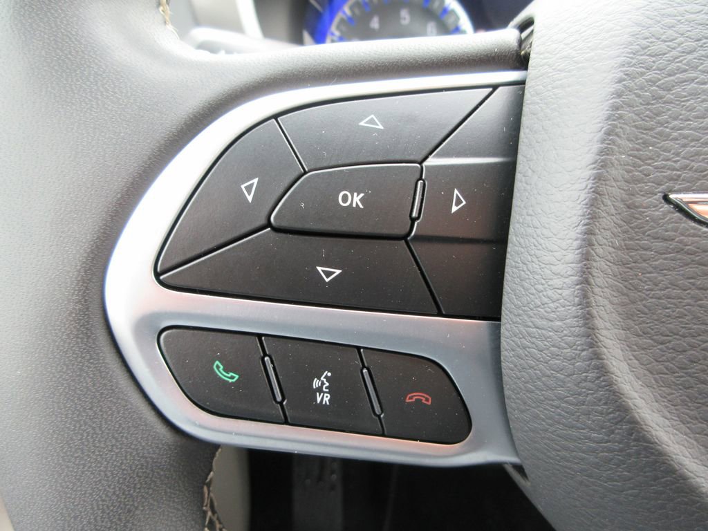 Used 2023 Chrysler Pacifica Touring-L image 25