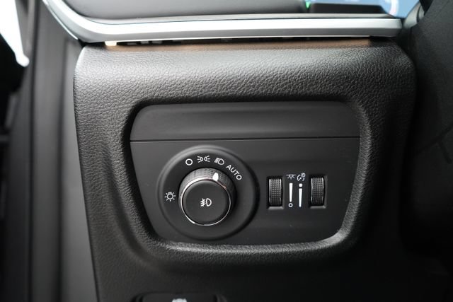 Used 2026 Jeep Grand Cherokee Limited AWD/4WD image 22
