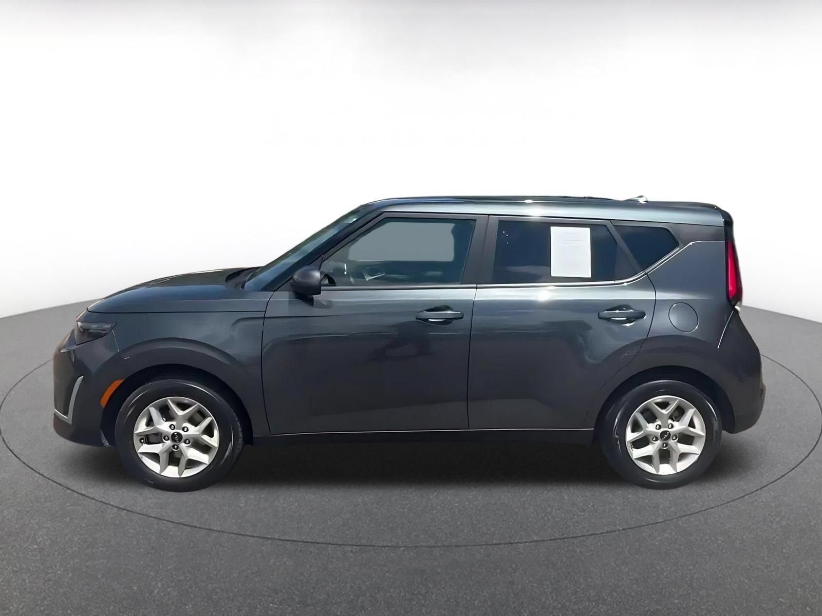 Used 2025 Kia Soul LX w/ LX Technology Package FWD image 8