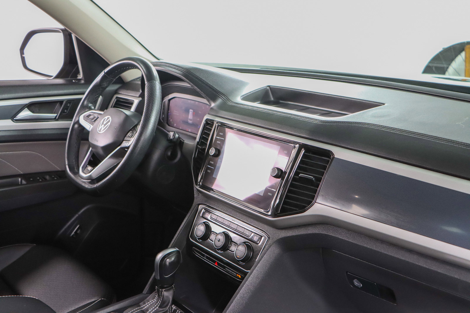 Used 2023 Volkswagen Atlas SEL R-Line image 28