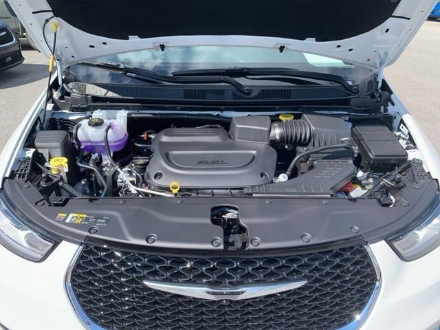 New 2026 Chrysler Pacifica Select image 10