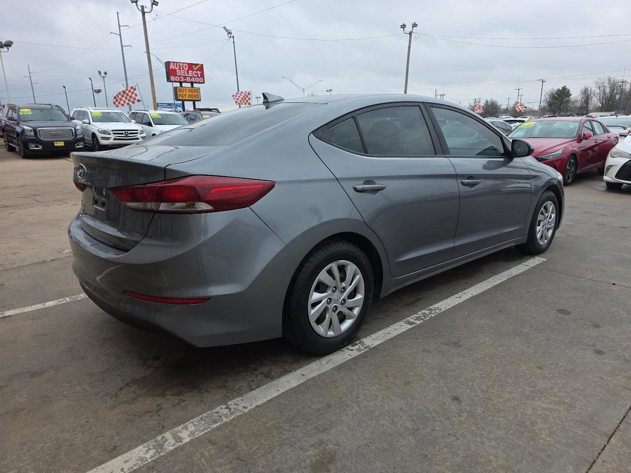 Used 2017 Hyundai Elantra SE image 5