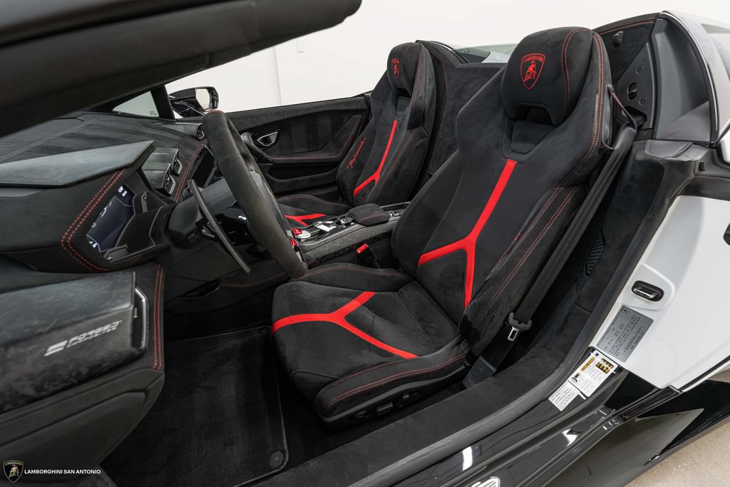 Used 2019 Lamborghini Huracan Performante AWD/4WD image 27