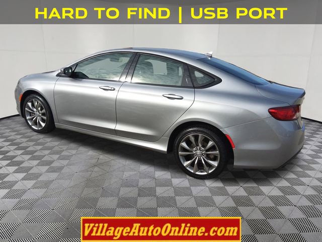 Used 2015 Chrysler 200 S w/ Navigation & Sound Group I image 2