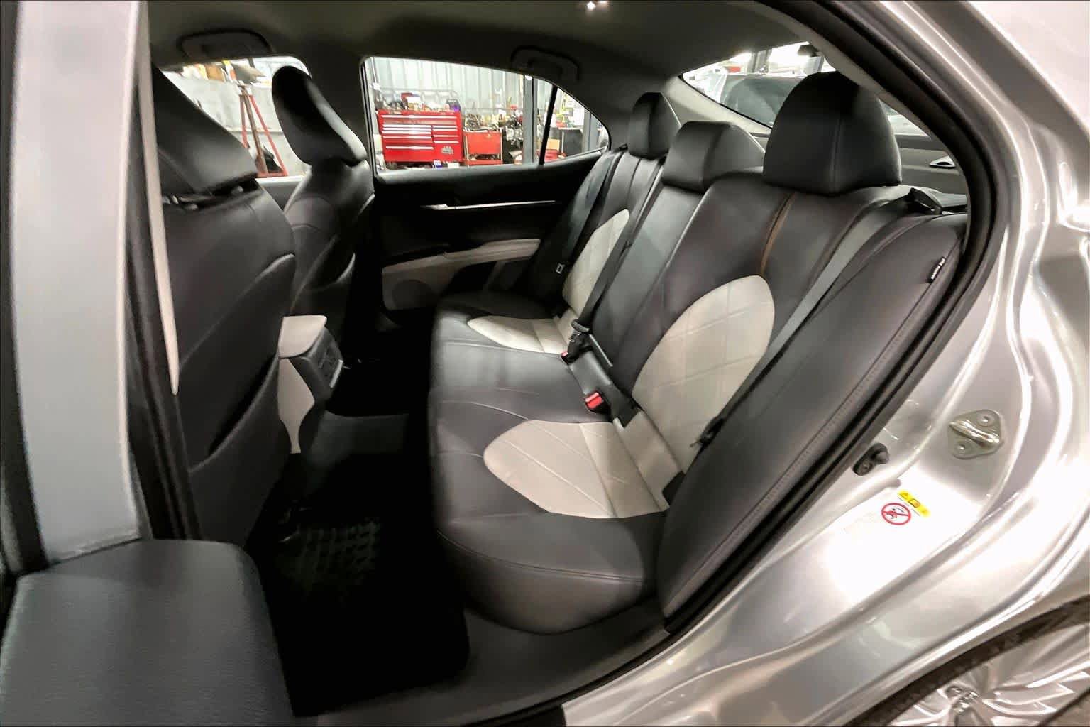 Used 2019 Toyota Camry XLE FWD image 21