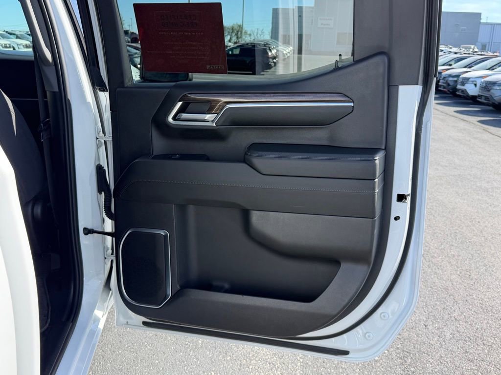 Used 2024 Chevrolet Silverado 1500 LT image 19