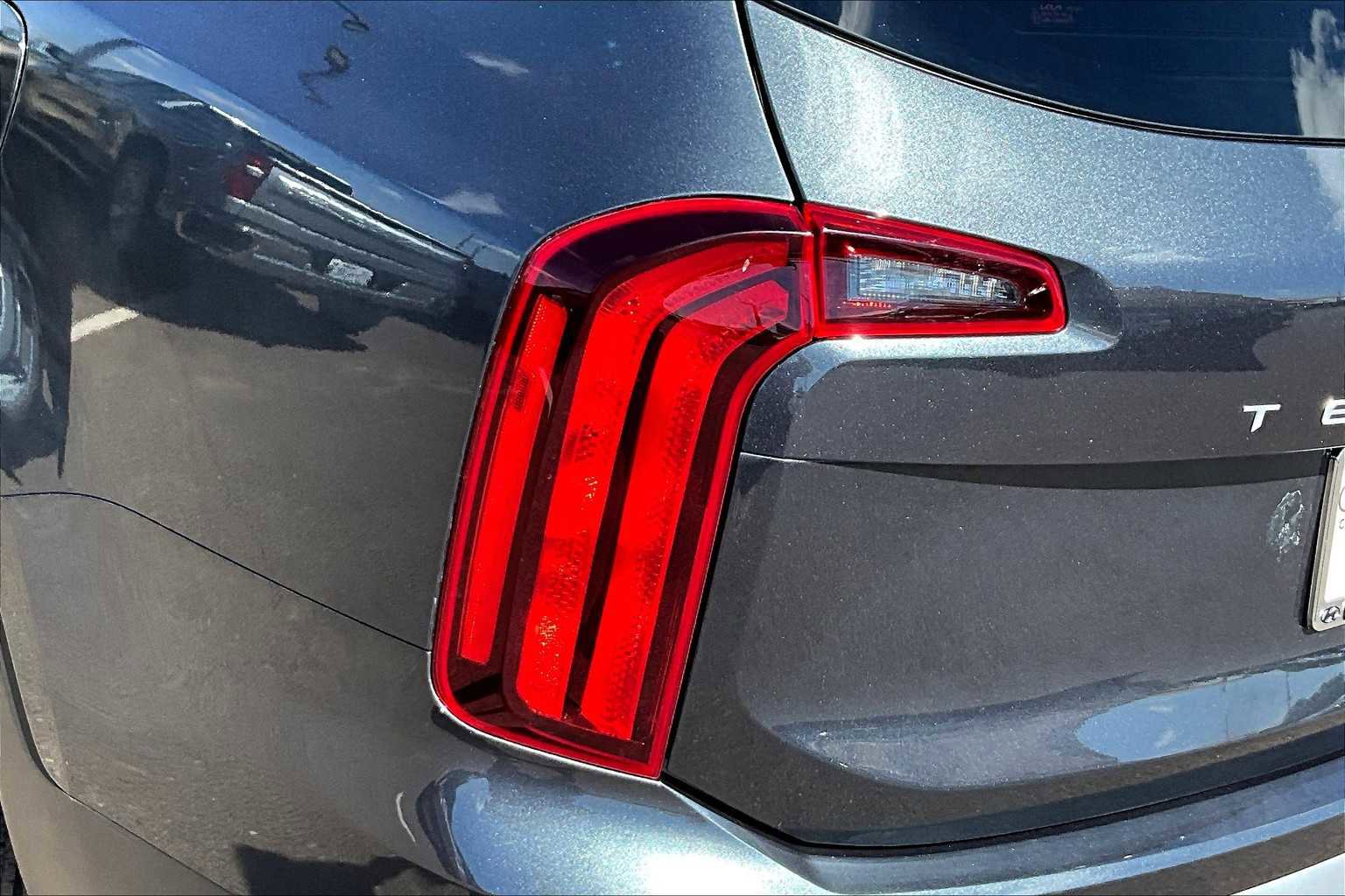 Used 2023 Kia Telluride LX image 54