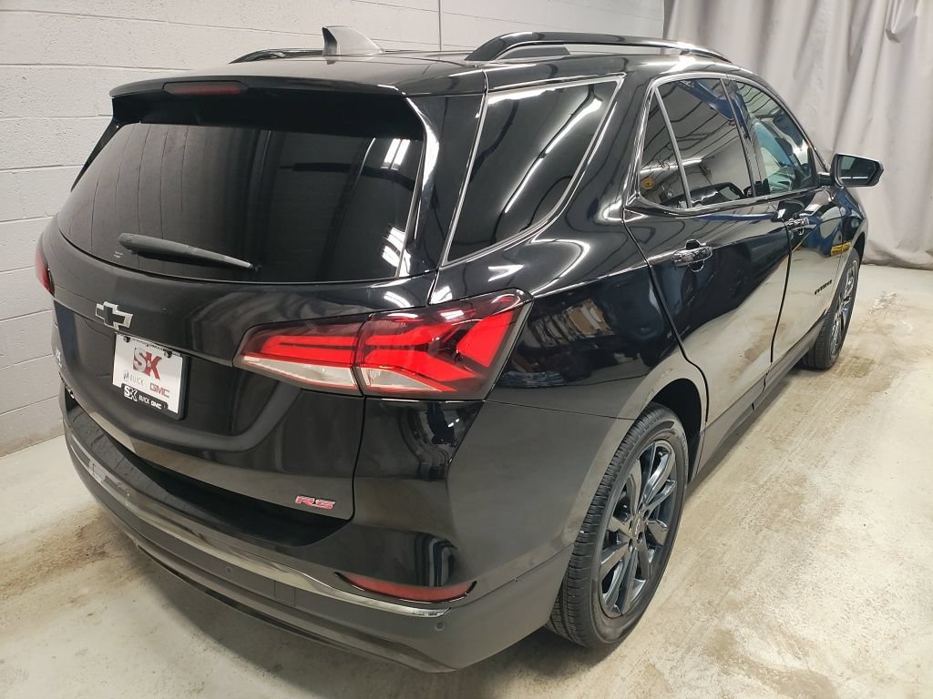 Used 2023 Chevrolet Equinox RS w/ LPO, Floor Liner Package FWD image 2