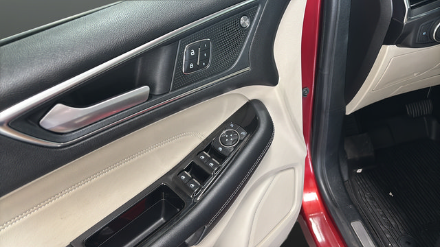 Used 2019 Ford Edge Titanium w/ Cold Weather Package AWD/4WD image 21