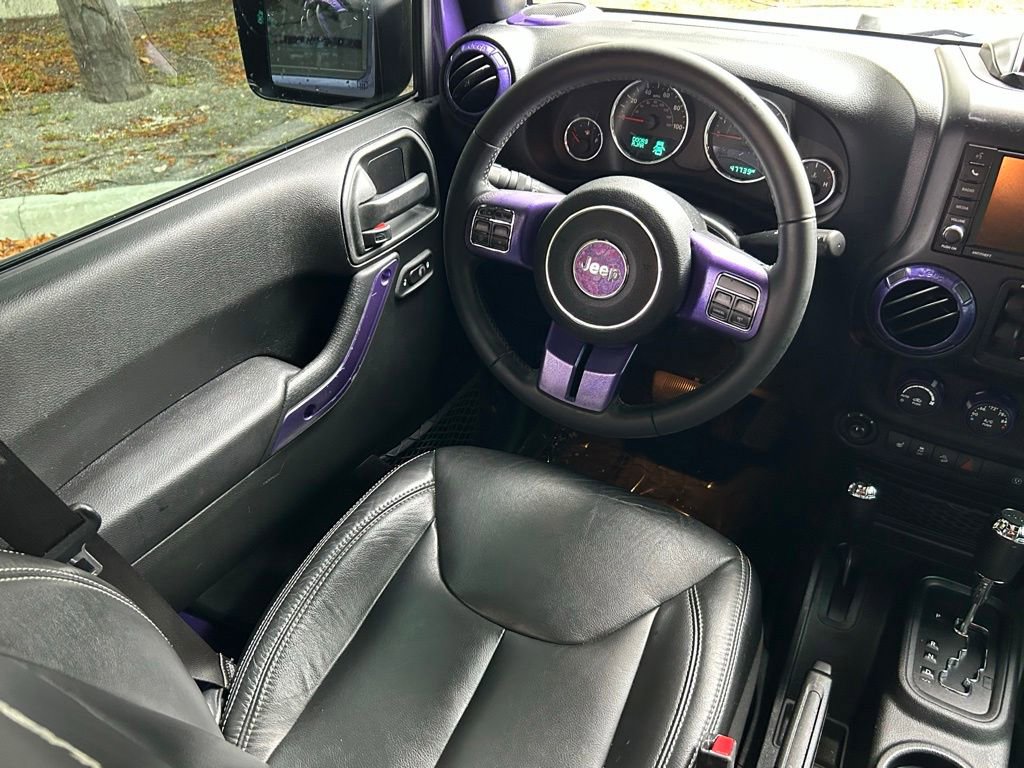 Used 2017 Jeep Wrangler Unlimited Rubicon w/ Connectivity Group AWD/4WD image 9
