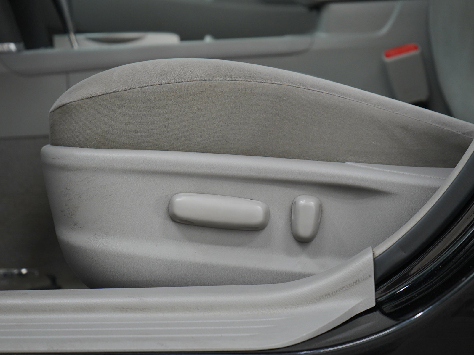 Used 2010 Toyota Camry LE FWD image 21