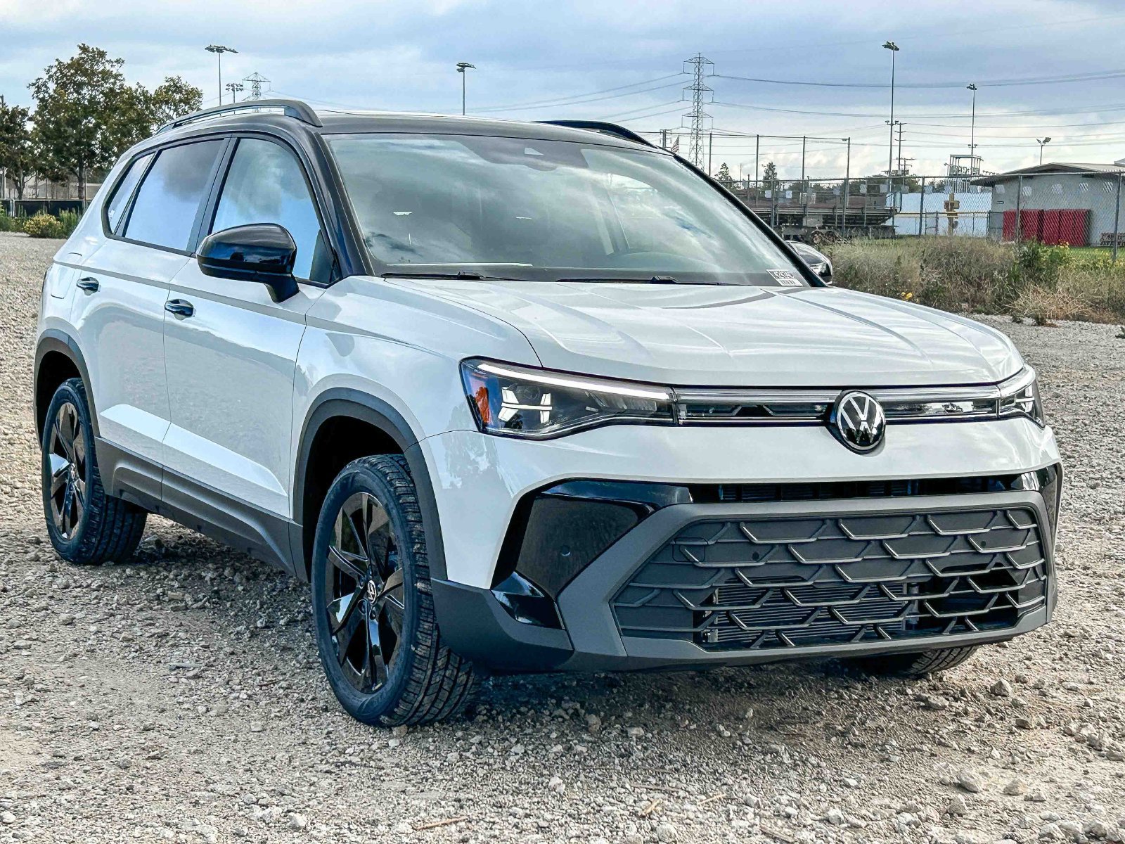 New 2026 Volkswagen Taos SE FWD image 3