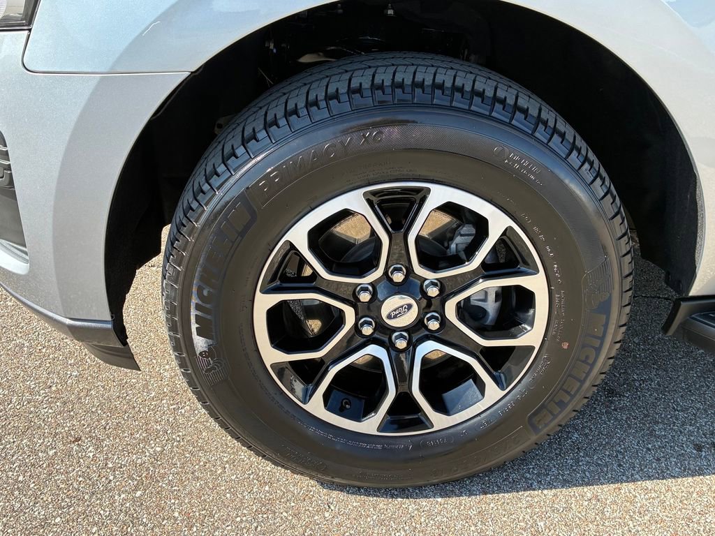 Used 2024 Ford Expedition XLT image 10