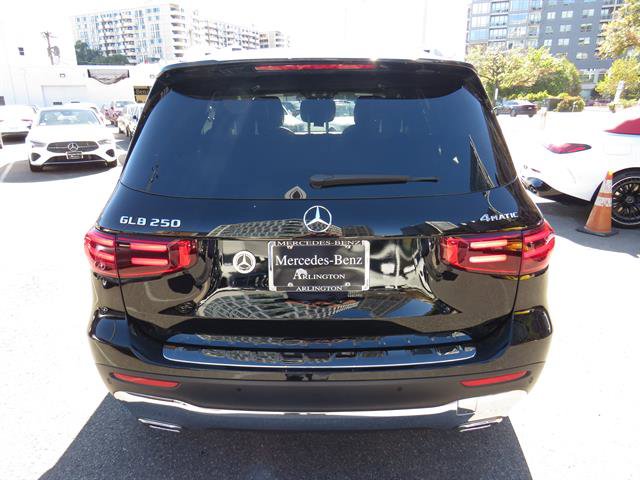 Used 2025 Mercedes-Benz GLB 250 4MATIC image 3