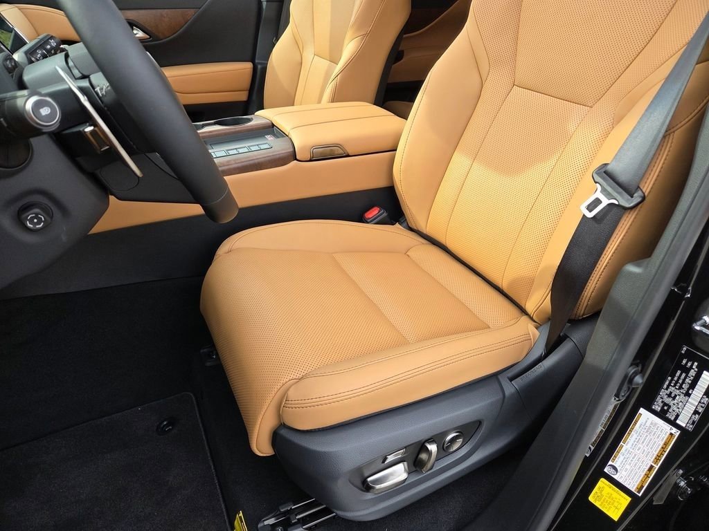 New 2026 Lexus LX 600 4WD w/ Premium Package image 8