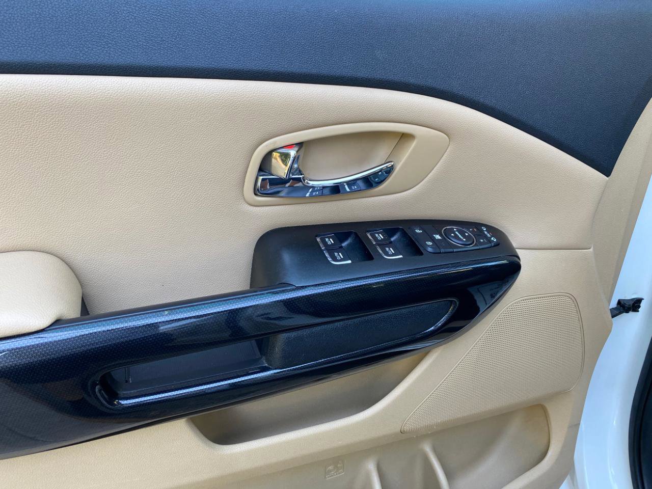 Used 2018 Kia Sedona EX FWD image 23