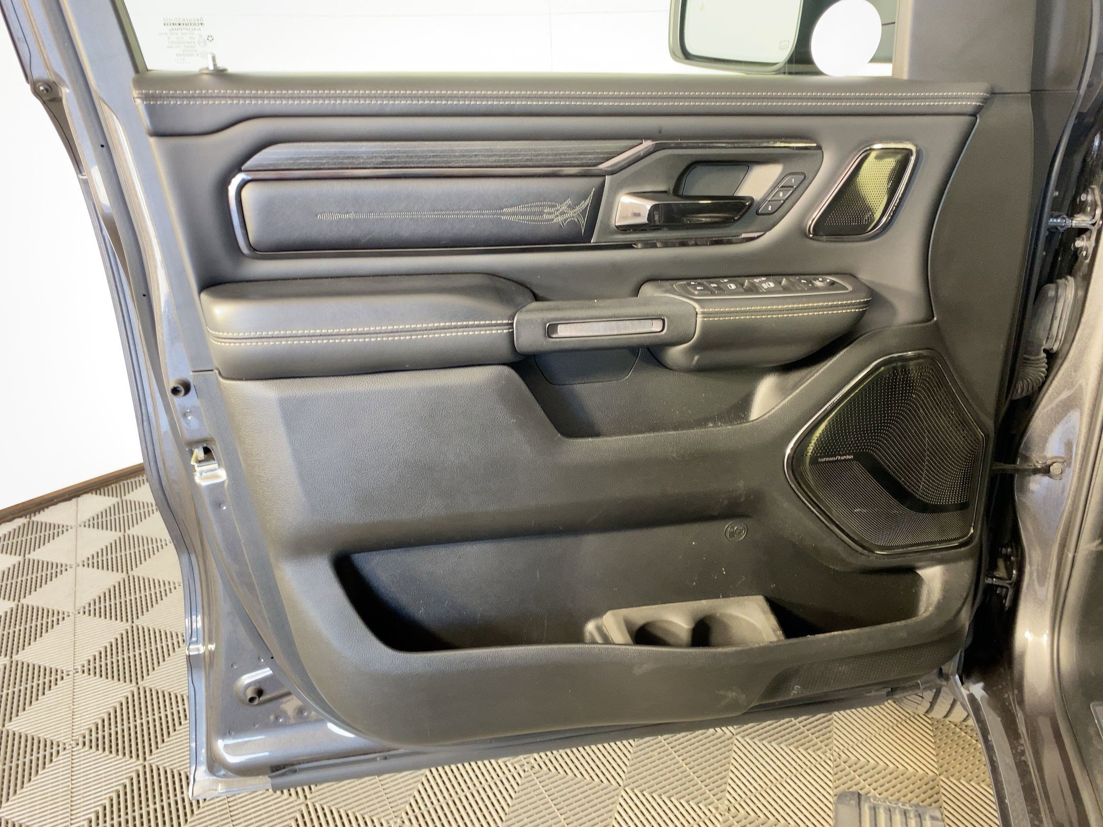 Used 2022 RAM 1500 Limited image 10