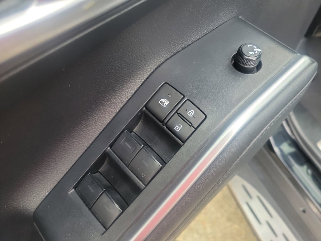 Certified 2024 Toyota Highlander XLE FWD image 12