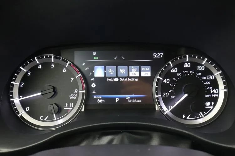 Used 2025 Toyota Highlander LE FWD image 28