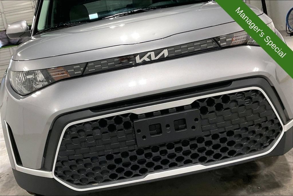 Used 2025 Kia Soul LX w/ LX Technology Package FWD image 32