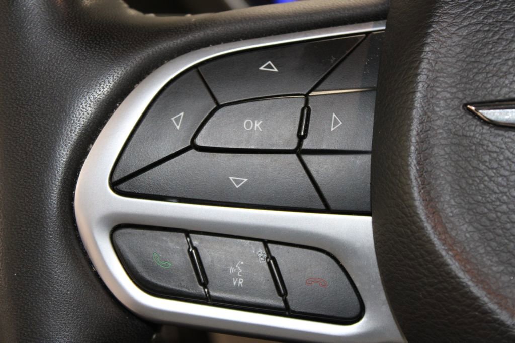 Used 2023 Chrysler Pacifica Touring-L FWD image 44