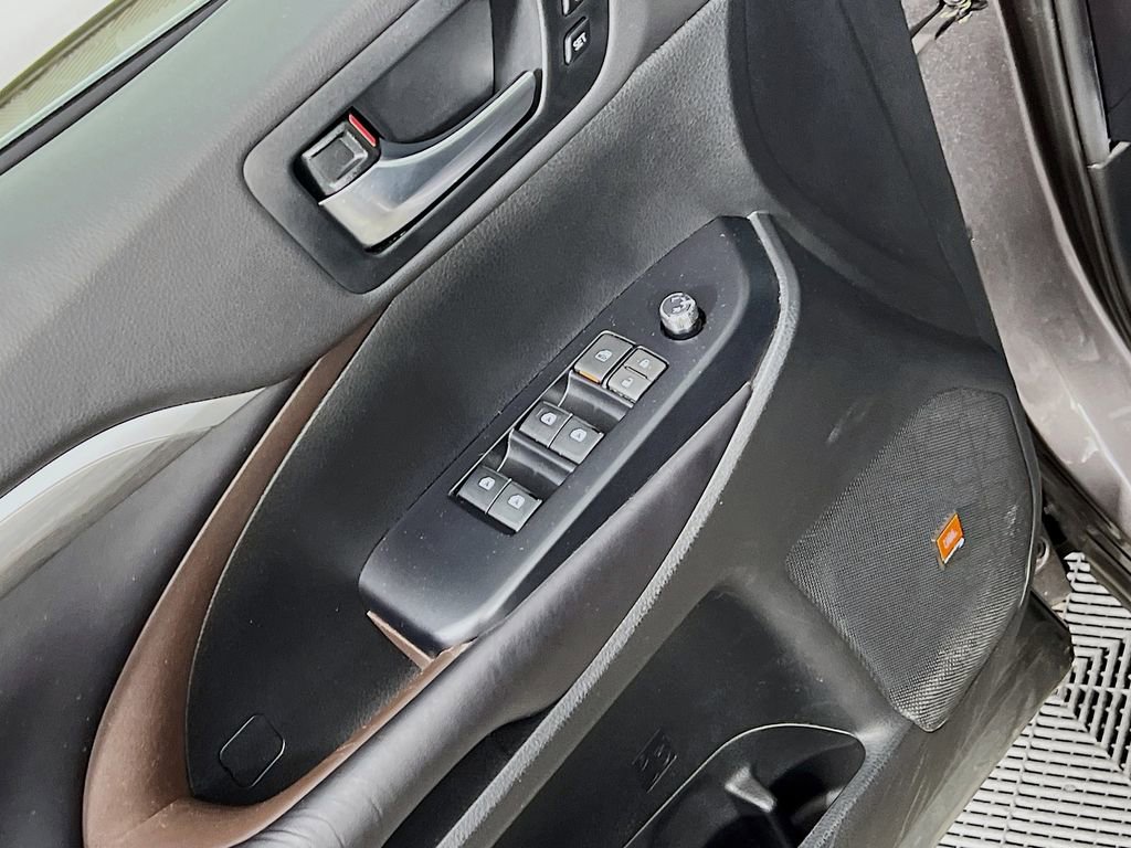 Used 2019 Toyota Highlander Limited Platinum image 17