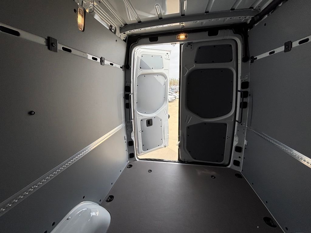 Used 2025 Mercedes-Benz Sprinter 2500 image 22