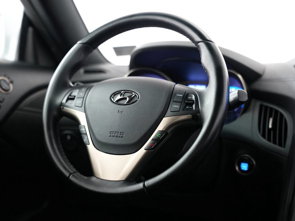 Used 2015 Hyundai Genesis 3.8 RWD image 11