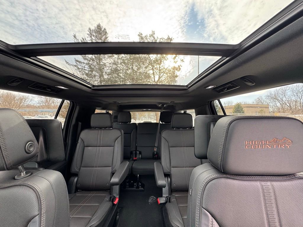 Used 2025 Chevrolet Suburban High Country image 21