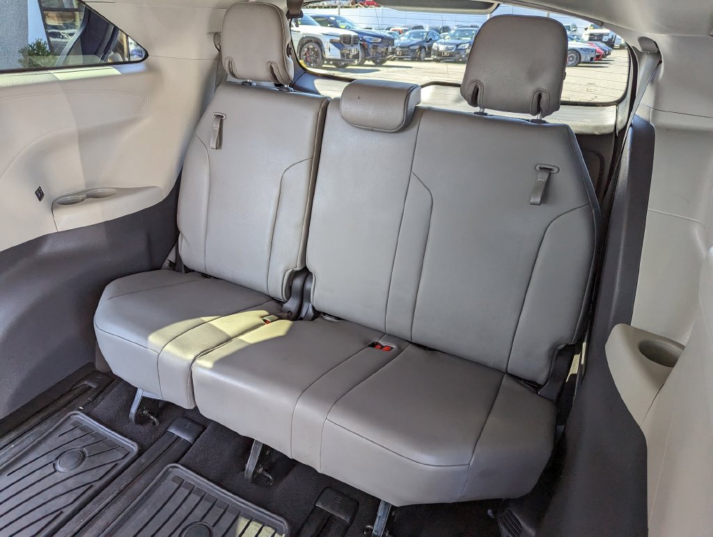 Used 2021 Toyota Sienna XLE AWD/4WD image 39
