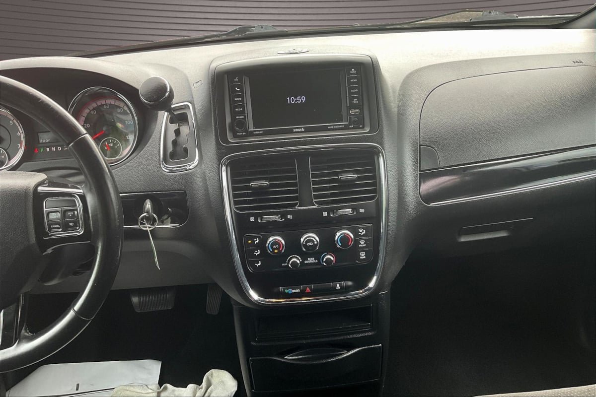 Used 2018 Dodge Grand Caravan SE FWD image 9