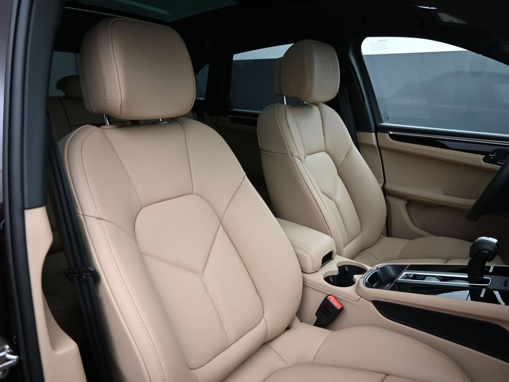 Certified 2026 Porsche Macan AWD/4WD image 26
