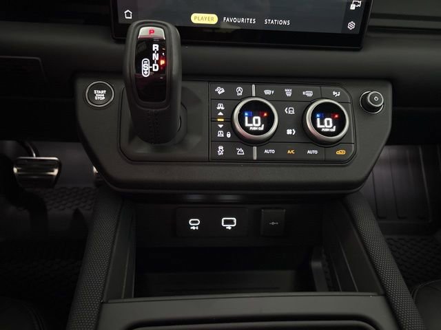 Used 2024 Land Rover Defender 130 V8 image 21