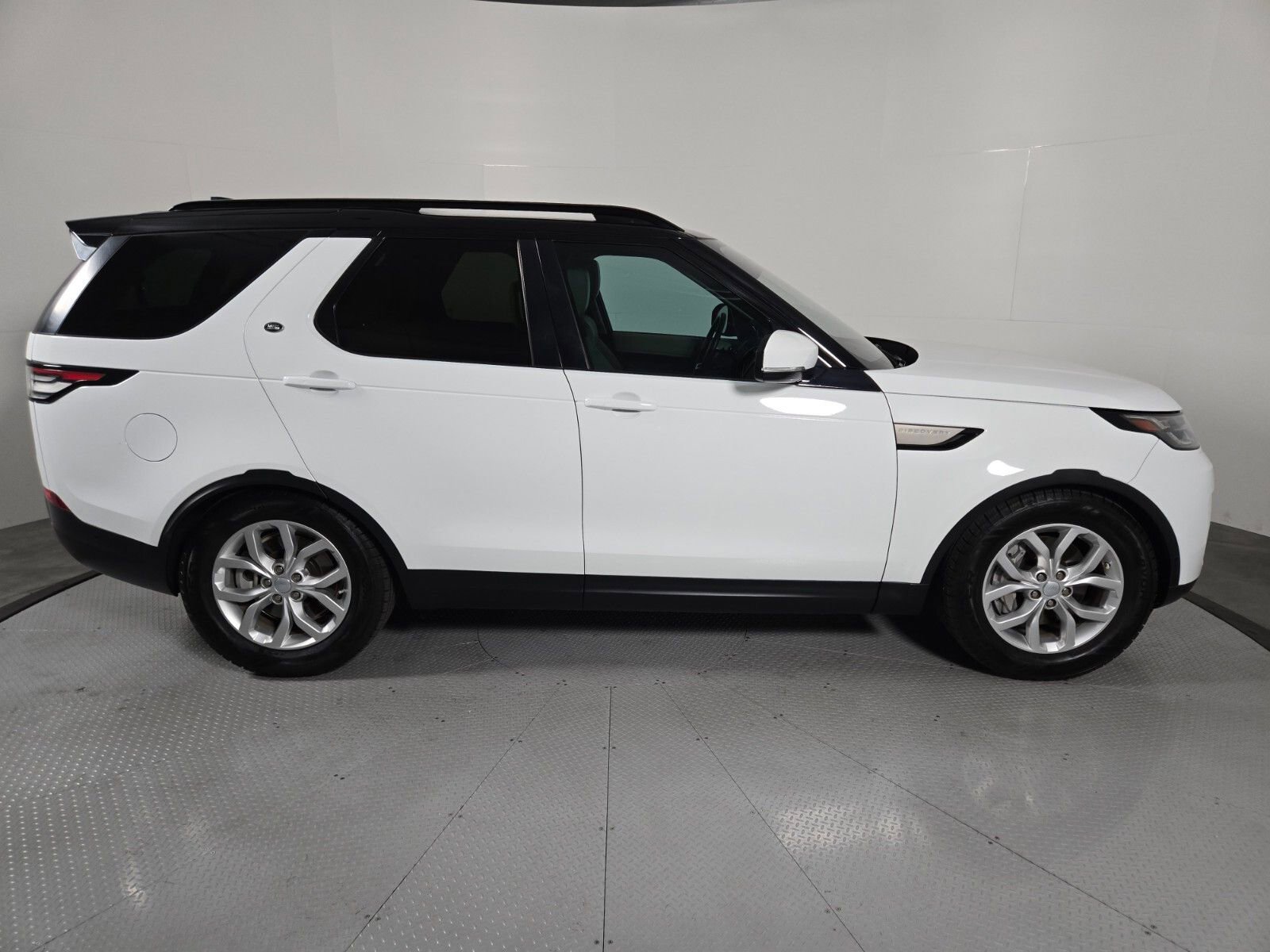 Used 2020 Land Rover Discovery SE AWD/4WD image 6