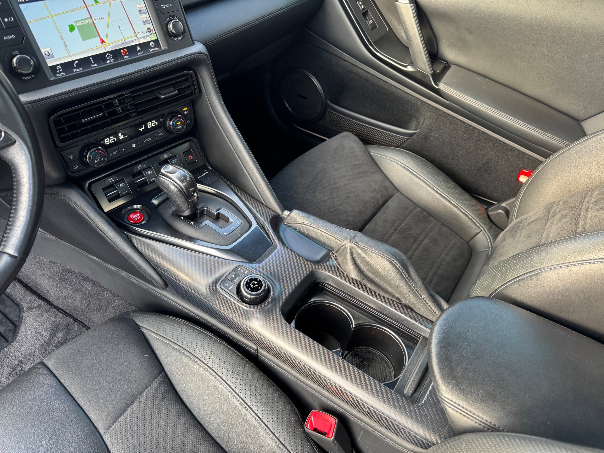 Used 2019 Nissan GT-R Premium image 16