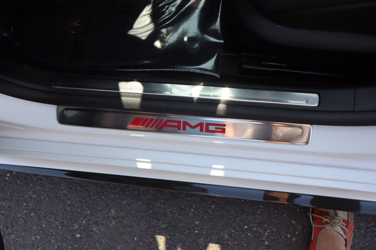 Used 2024 Mercedes-Benz S 63 AMG S w/ Carbon Fiber Exterior Package image 9
